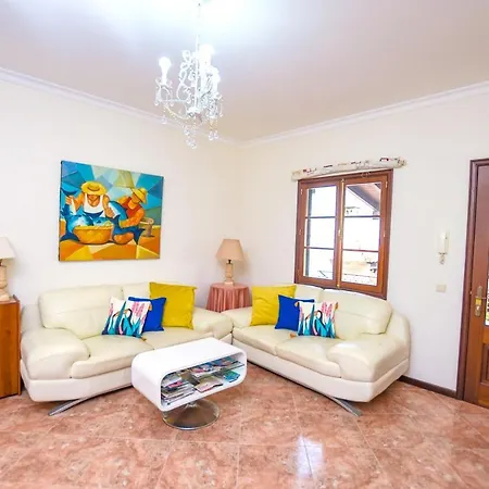 Authentic House In + View Nyaraló