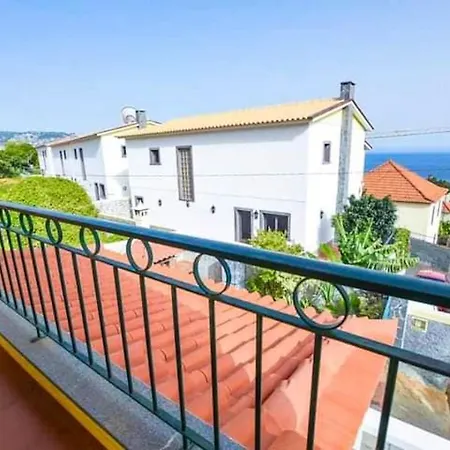 Authentic House In + View Hébergement de vacances