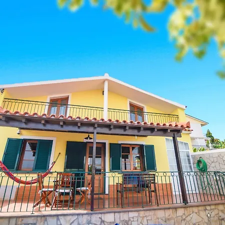Authentic House In + View Σπίτι διακοπών *
