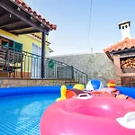 Authentic House In + View בית נופש *
